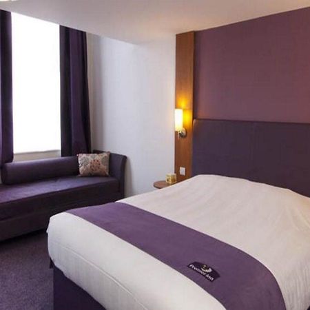 Premier Inn Stroud エクステリア 写真