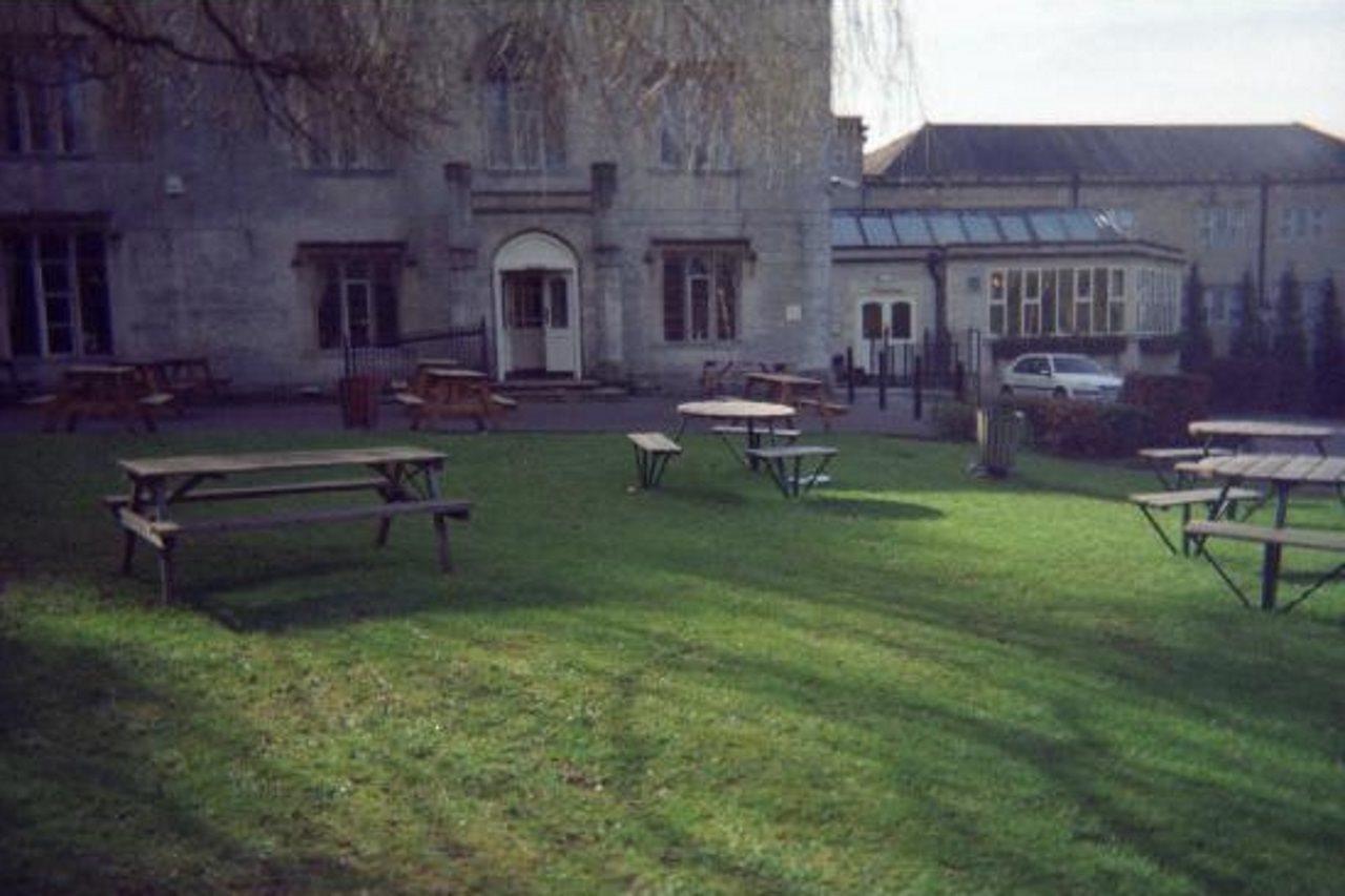 Premier Inn Stroud エクステリア 写真