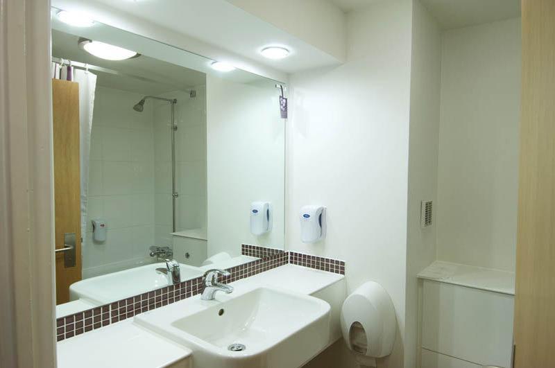 Premier Inn Stroud エクステリア 写真